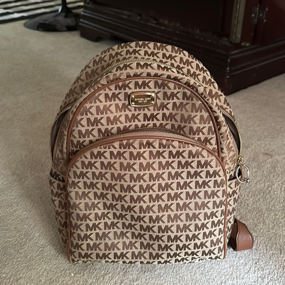 Jacquard Michael Kors woman’s backpack.